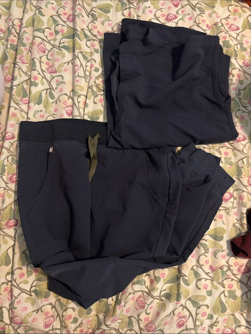 Figs quiet navy